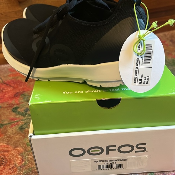 Size 8 oofos oomg sport - Picture 3 of 4